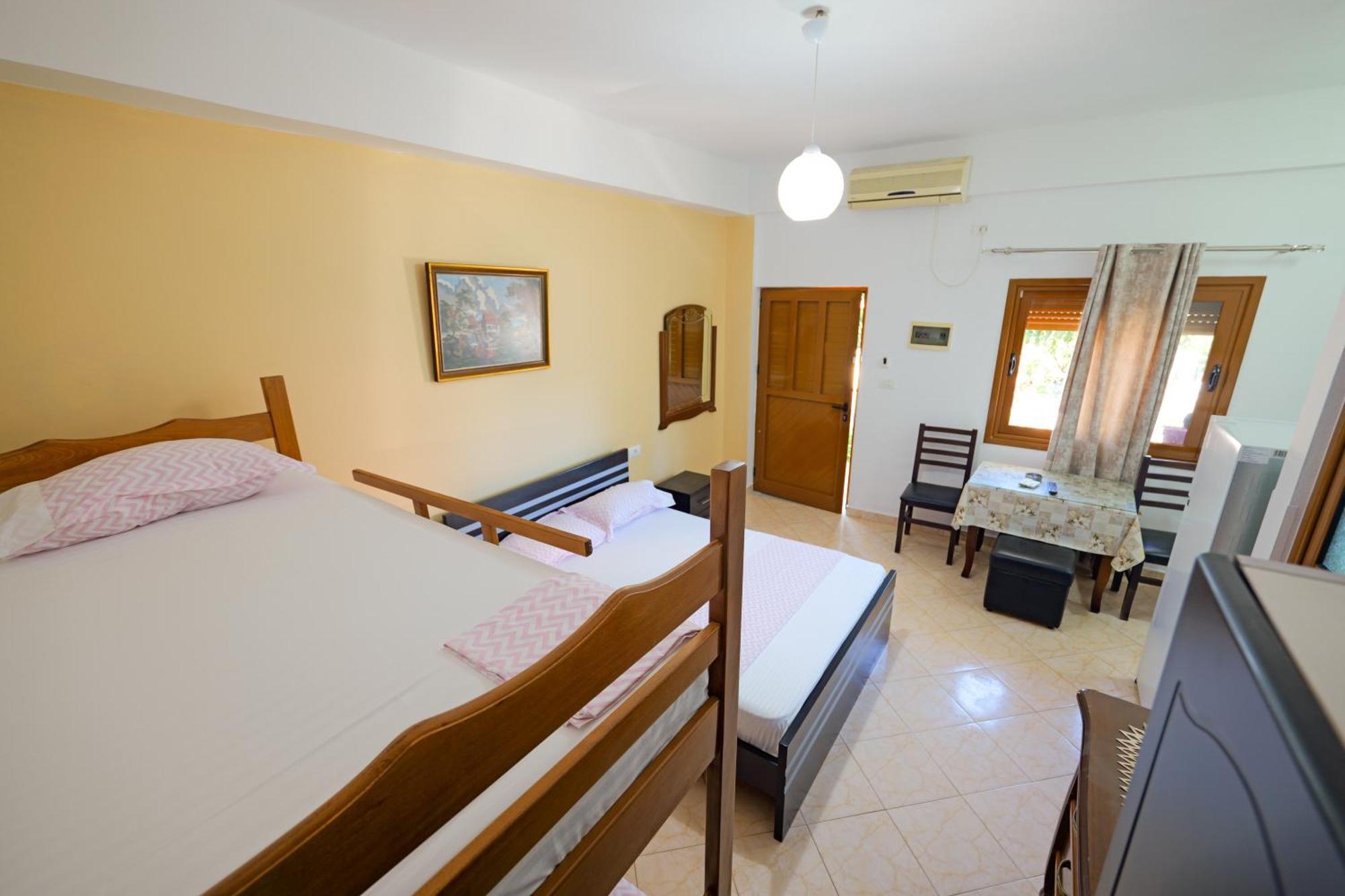 Hotel Chris Ксаміл Екстер'єр фото