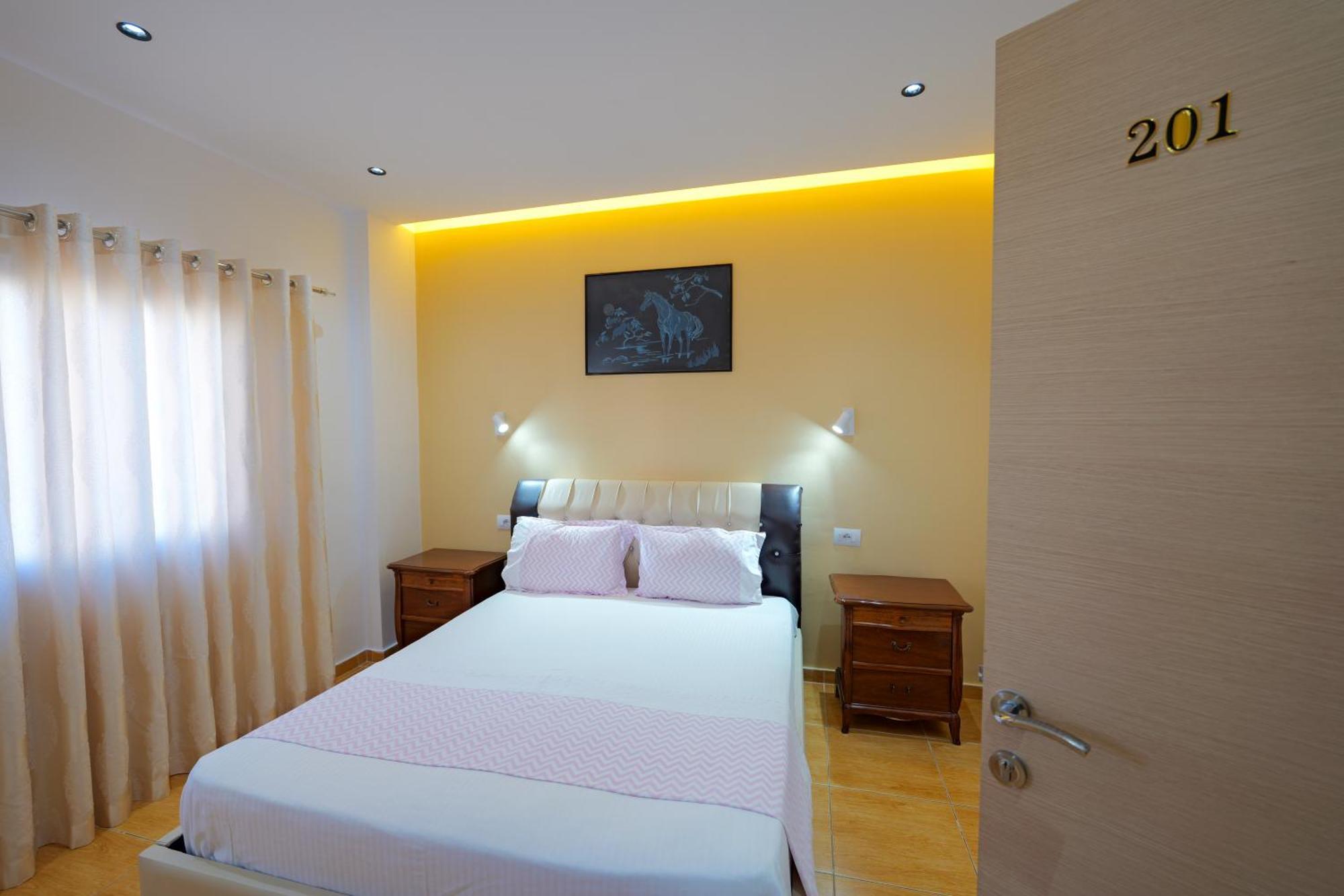 Hotel Chris Ксаміл Екстер'єр фото