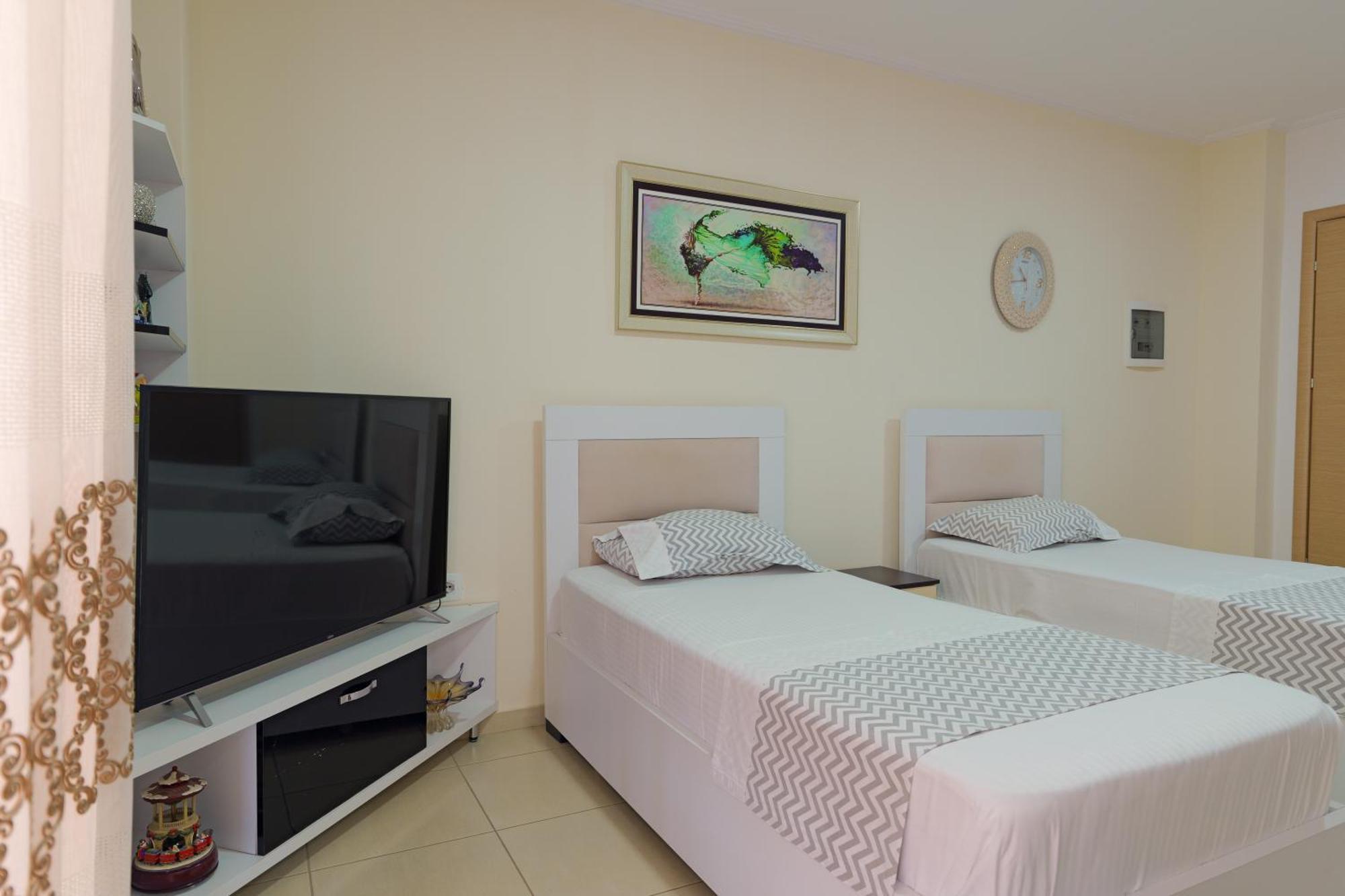 Hotel Chris Ксаміл Екстер'єр фото