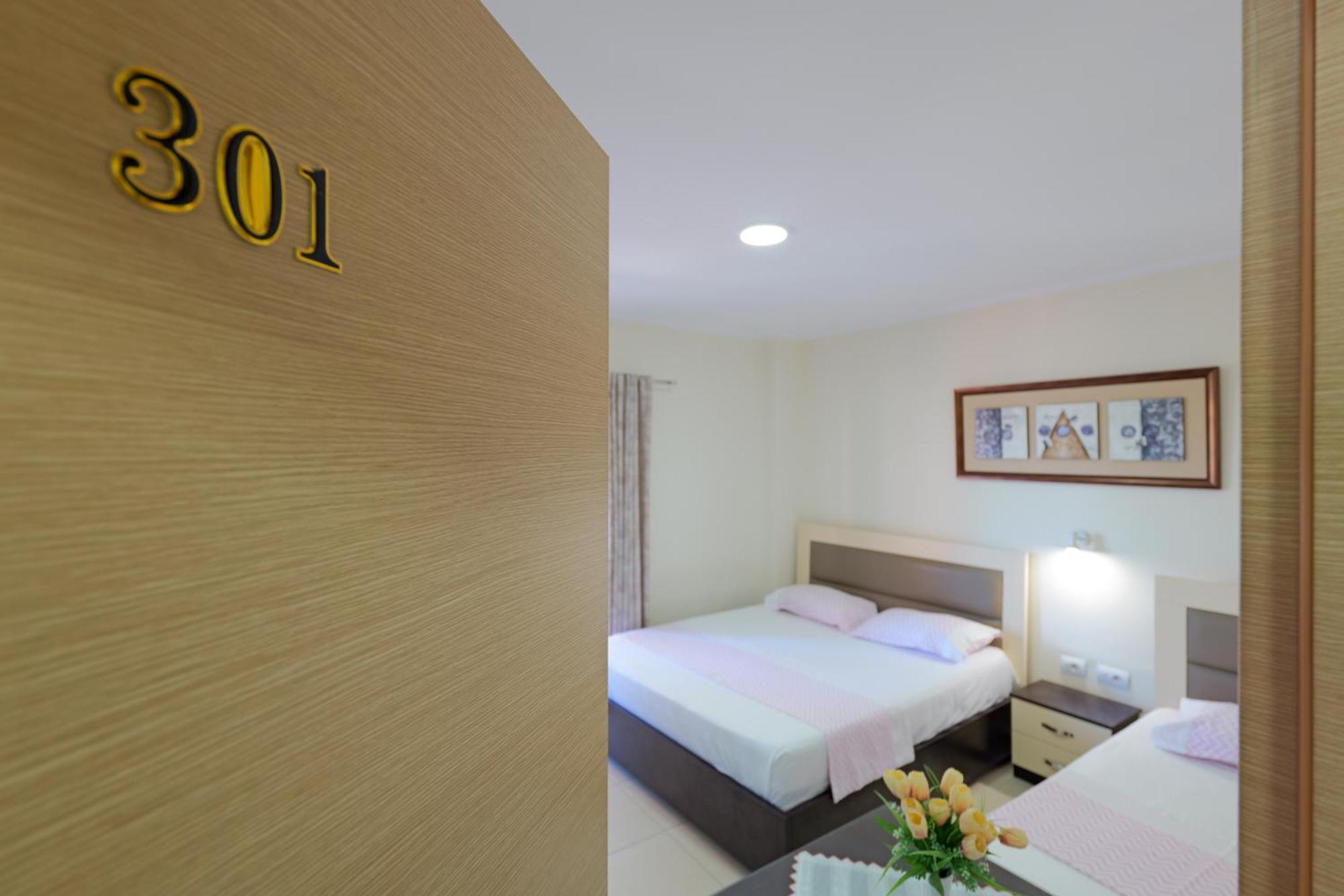 Hotel Chris Ксаміл Екстер'єр фото