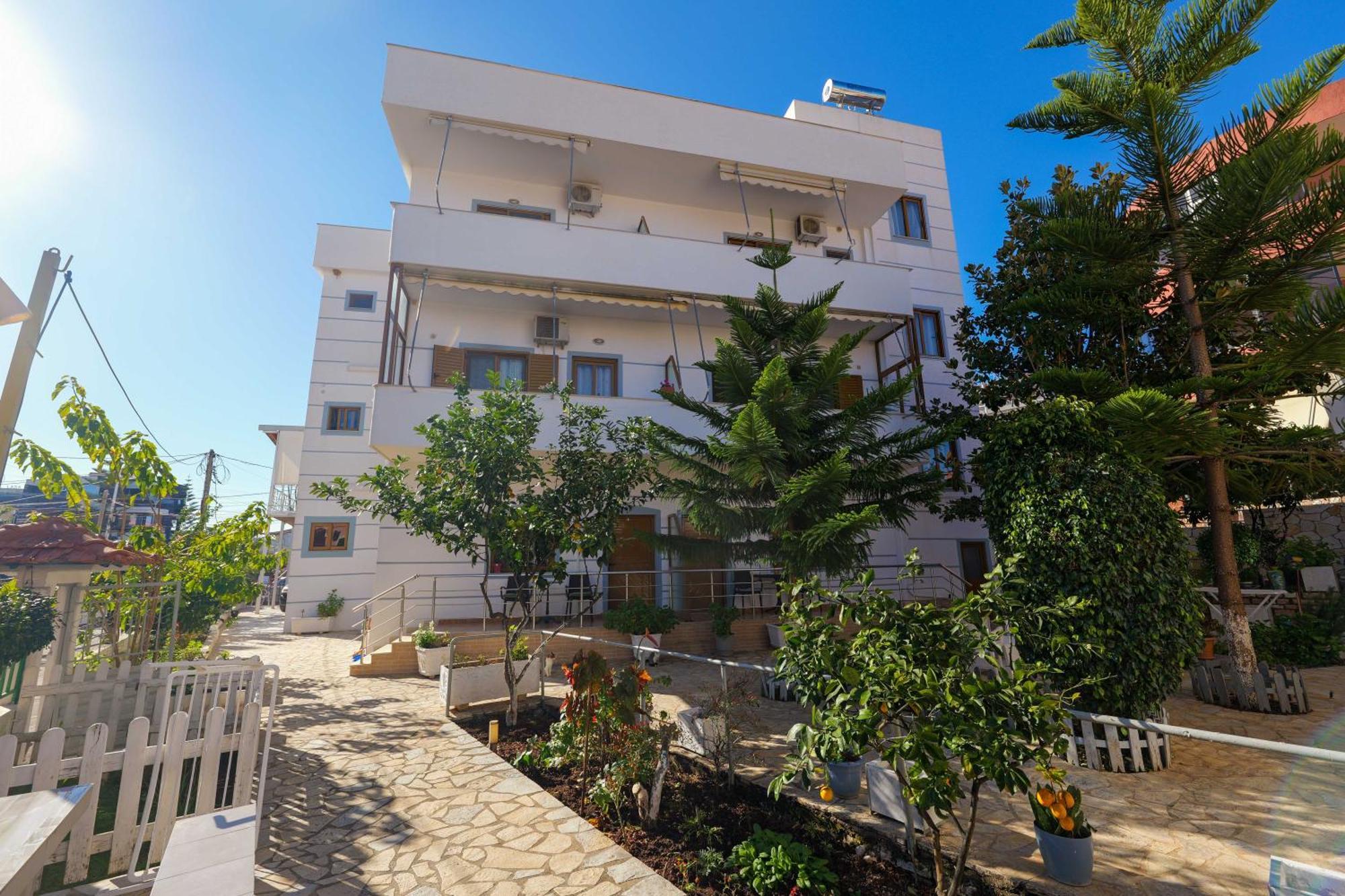 Hotel Chris Ксаміл Екстер'єр фото